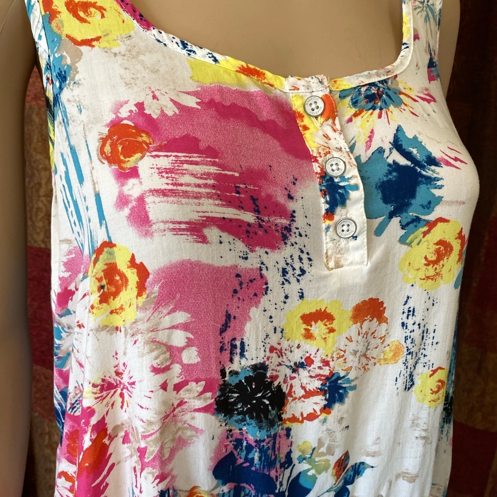 HANG TEN tank blouse. Light weight